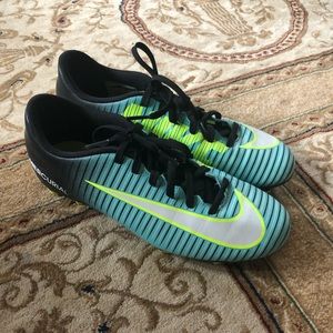 NIKE Cleats